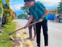 Sambut HUT RI ke-81, Bupati Konawe Utara Dr. Ikbar Turun Cangkul Trotoar Wanggudu Bareng Petugas Kebersihan!