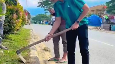 Sambut HUT RI ke-81, Bupati Konawe Utara Dr. Ikbar Turun Cangkul Trotoar Wanggudu Bareng Petugas Kebersihan!